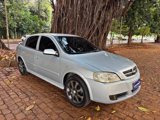 CHEVROLET ASTRA 2.0 MPFI ADVANTAGE 8V FLEX 4P MANUAL CHEVROLET ASTRA 2.0 MPFI ADVANTAGE 8V FLEX 4P MANUAL
